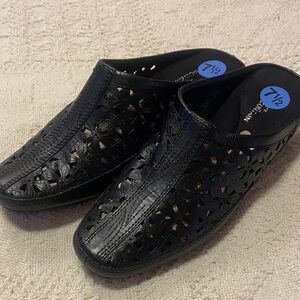 Black Women's Slip-On Shoes